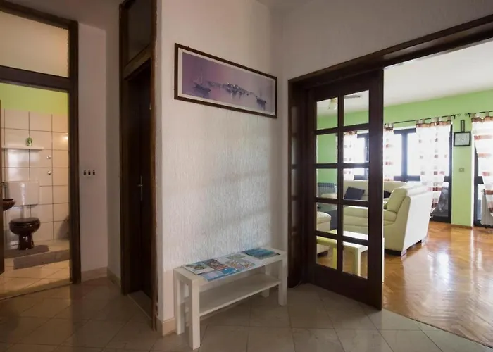 Apartman Vrata Jadrana 1 *